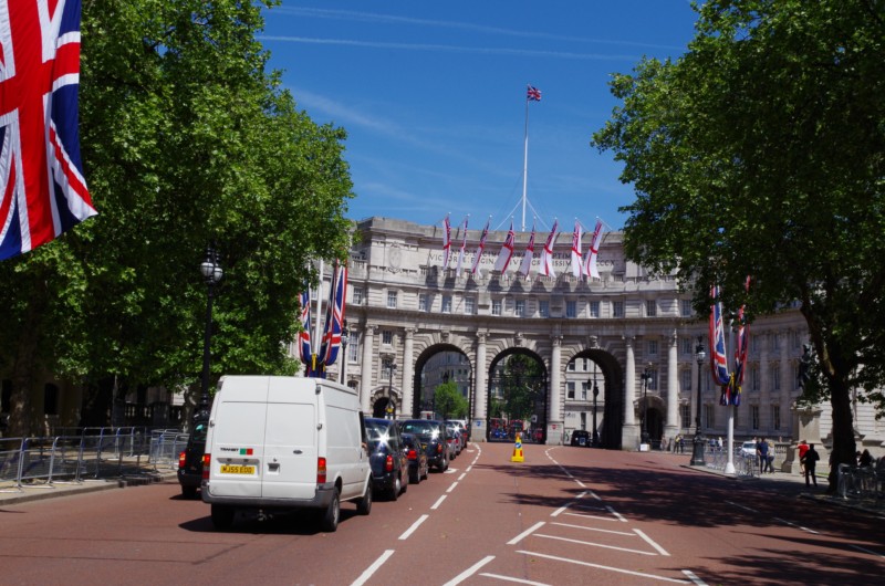 2013_0604_034139.jpg - London Admiralty Arch