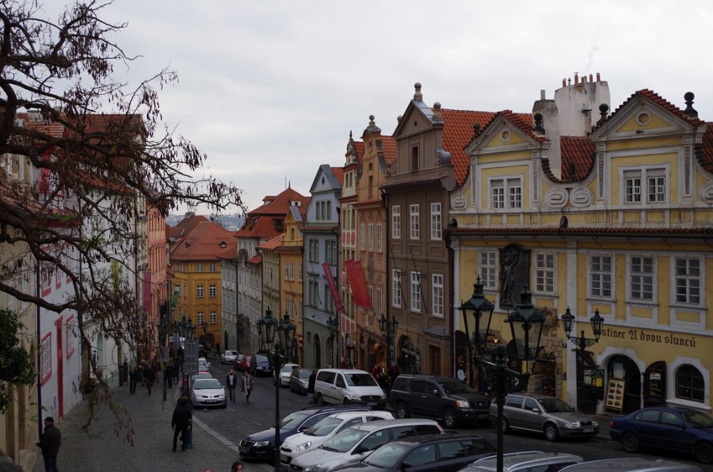 2014_1204_113738.jpg - on our way to Prague Castle