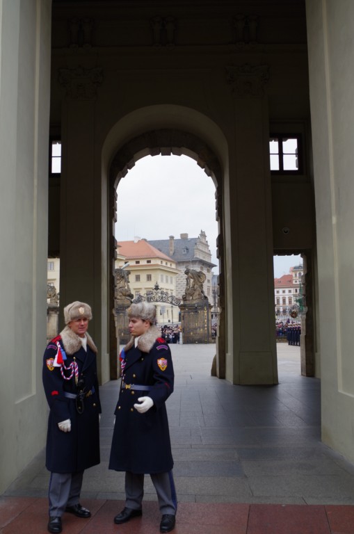 2014_1204_120809.jpg - guards @ Prague Castle complex